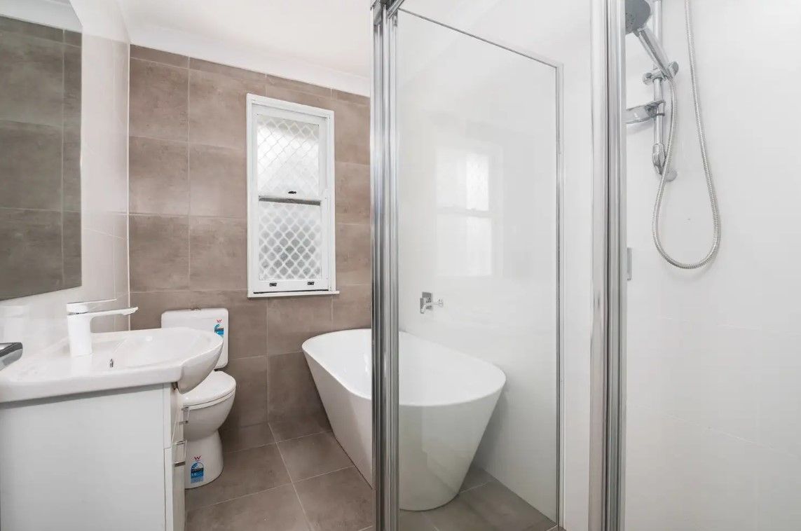 SIL Home in Kingswood — Home image 9