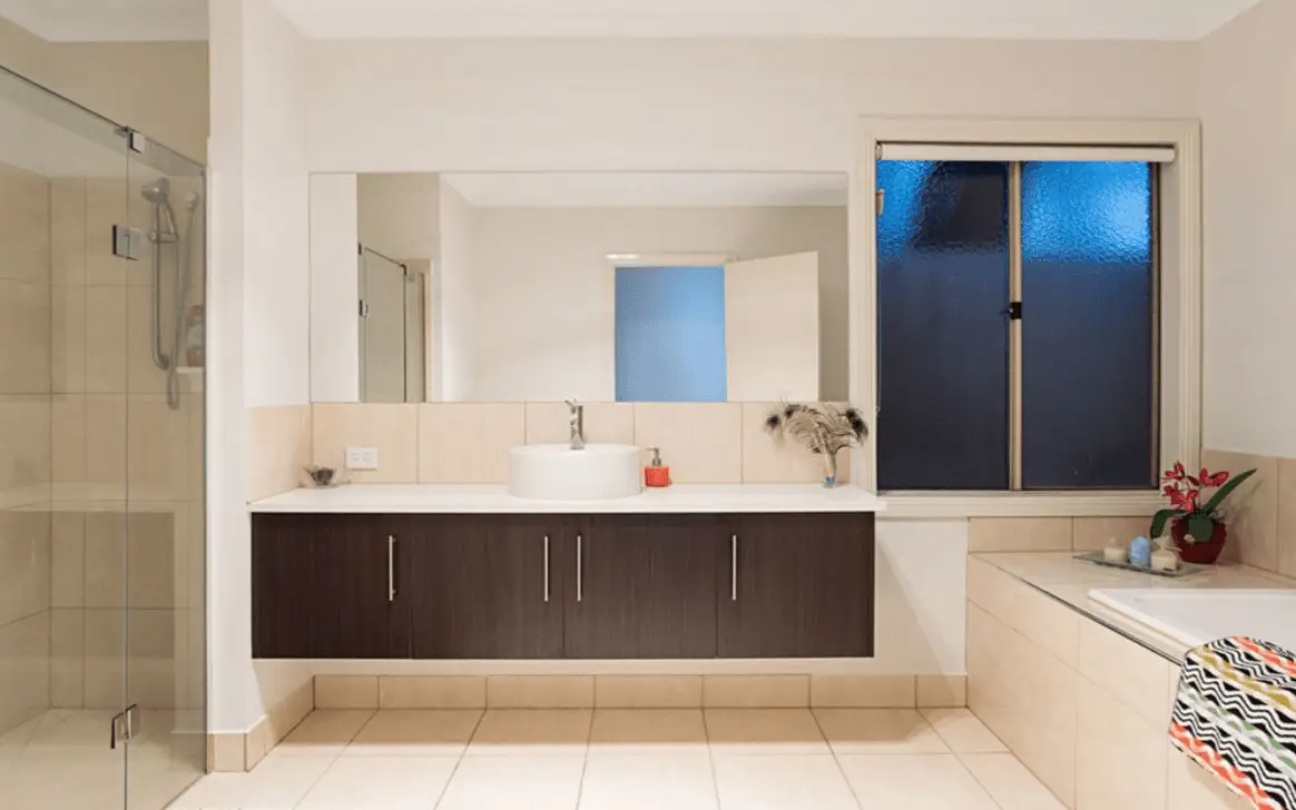 Modern and Inviting SIL Home in Ringwood — Home image 4