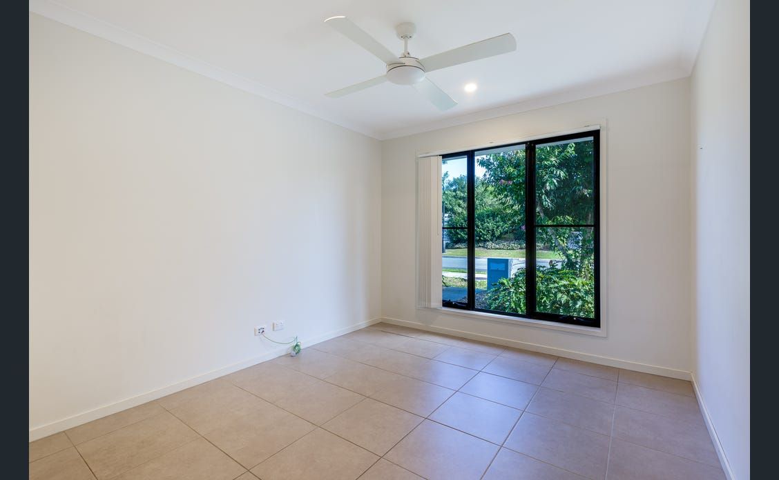 2 Storey House Pimpama — Home image 6
