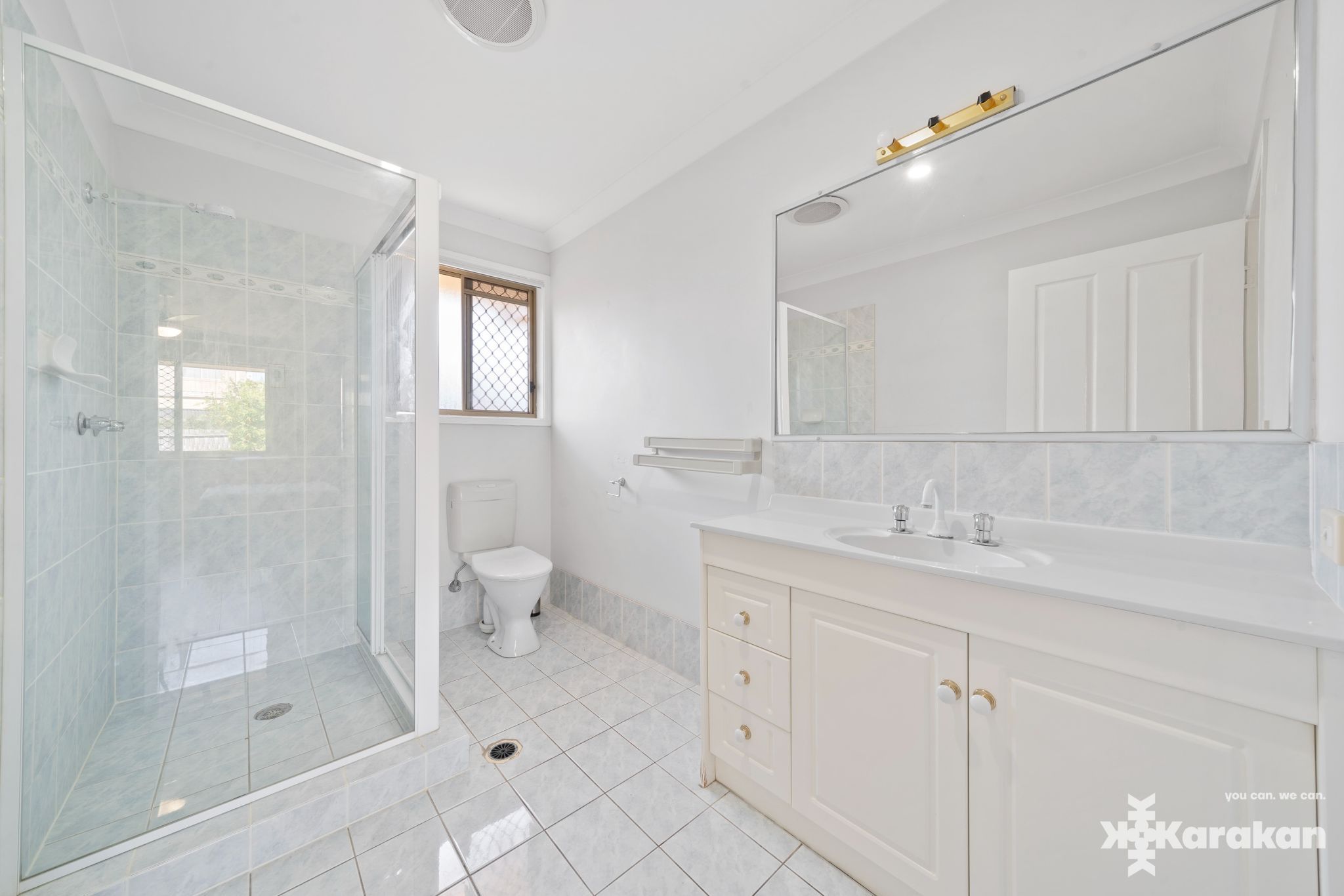 Spacious home in quiet area close to parks, amenities and shops. — Home image 6
