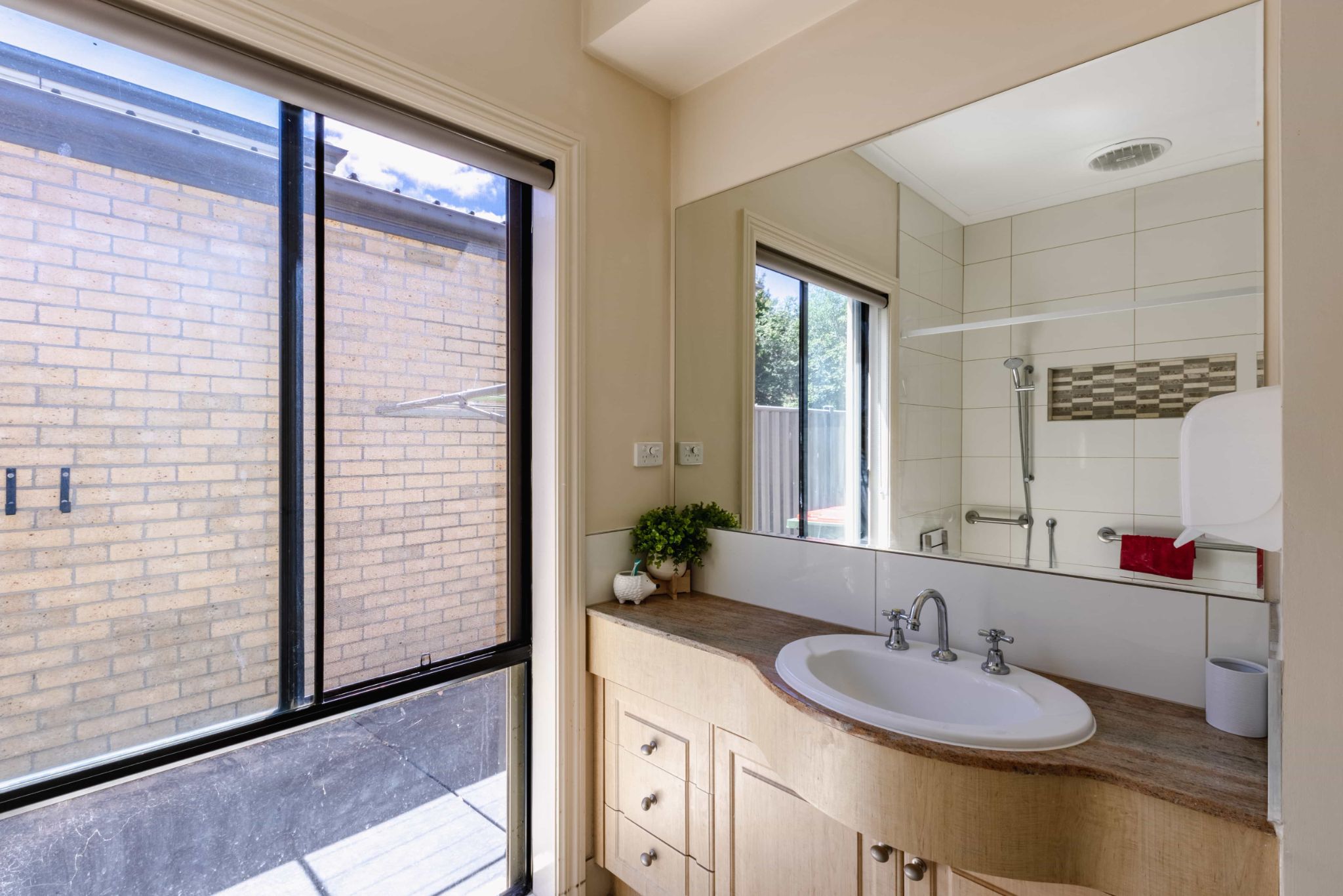 Spacious and modern SIL home in Point Cook — Home image 6