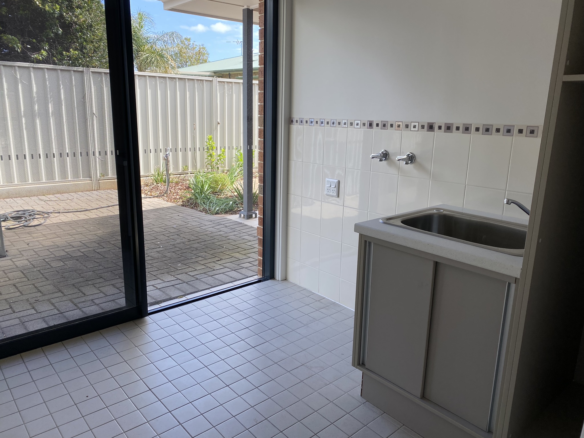 Single Occupancy Whole 2 Bedroom Villa in Elizabeth Grove — Home image 11