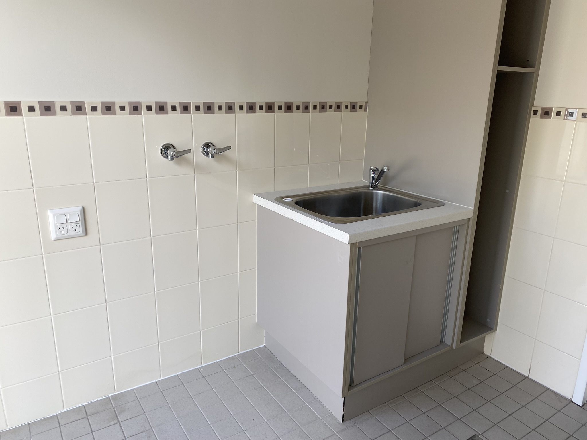 Single Occupancy Whole 2 Bedroom Villa in Elizabeth Grove — Home image 12