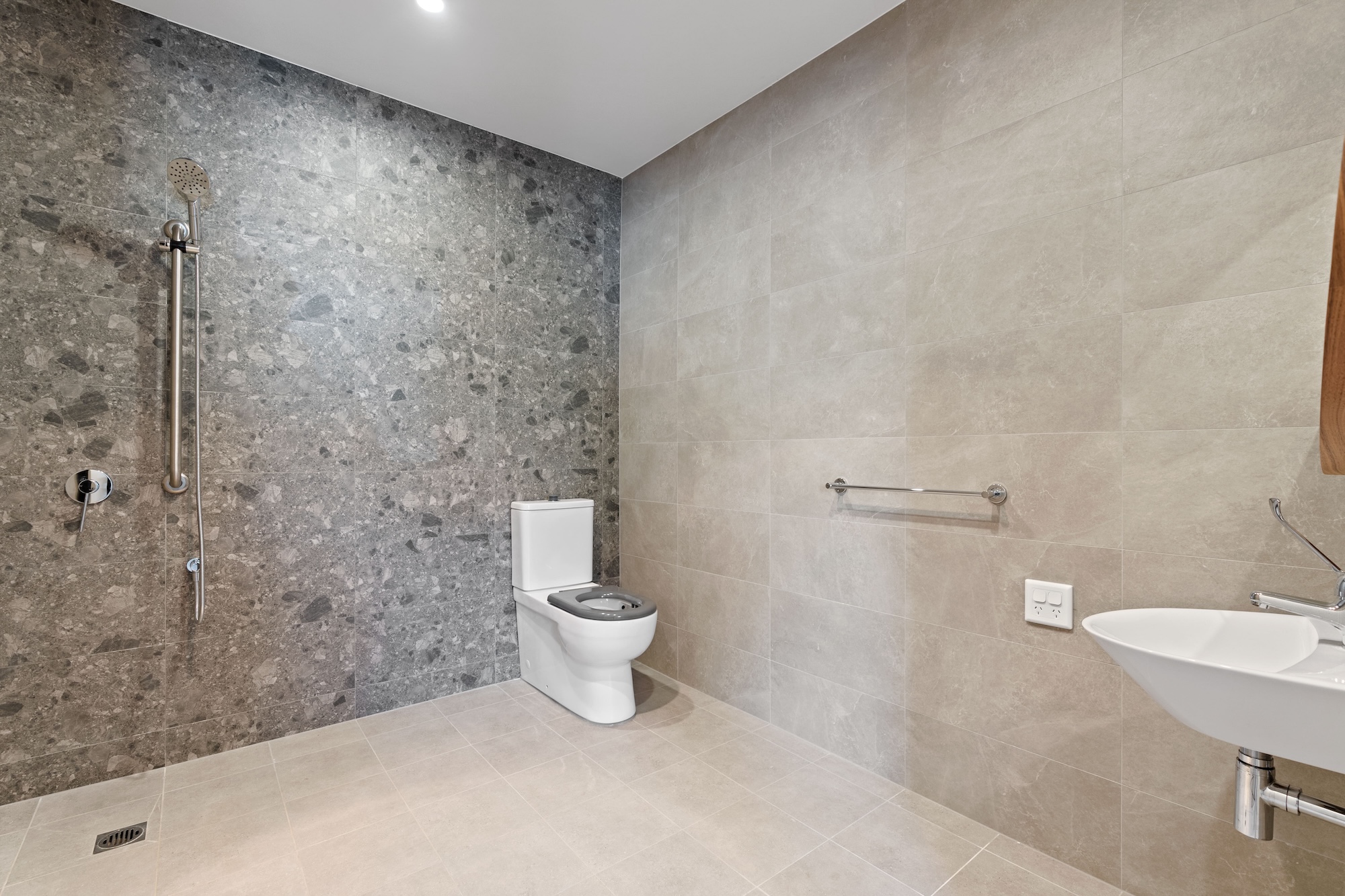 Five Self-Contained Villas – Modern & Accessible HPS SDA Home — Home image 3