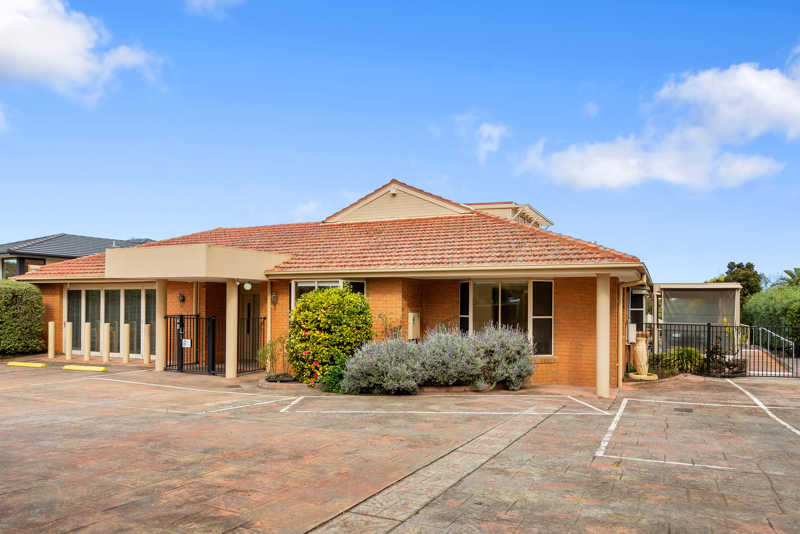 Enjoy living in a renovated home in lovely Lysterfield! — Home image 11