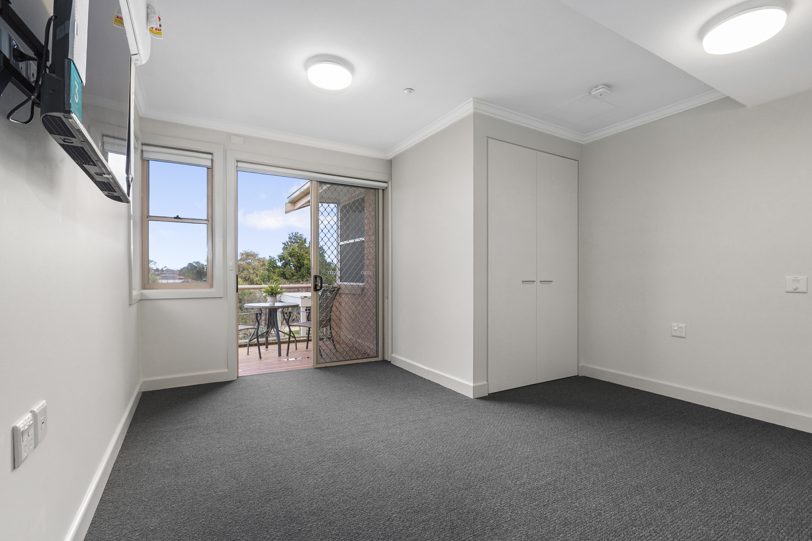 Enjoy living in a renovated home in lovely Lysterfield! — Home image 13