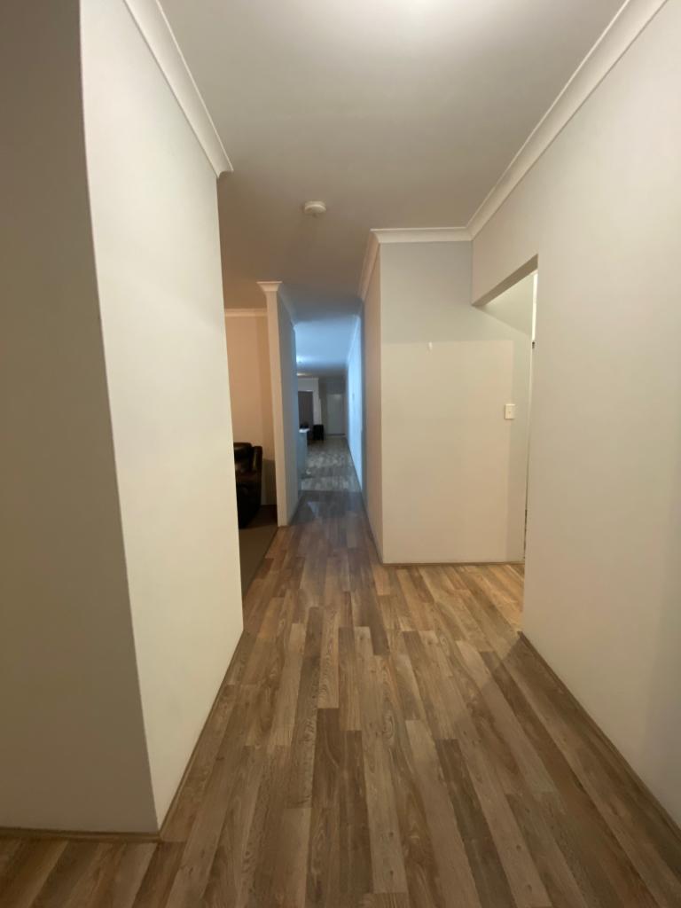 WARM AND SPACIOUS FULLY FURNISHED SIL HOME — Home image 2