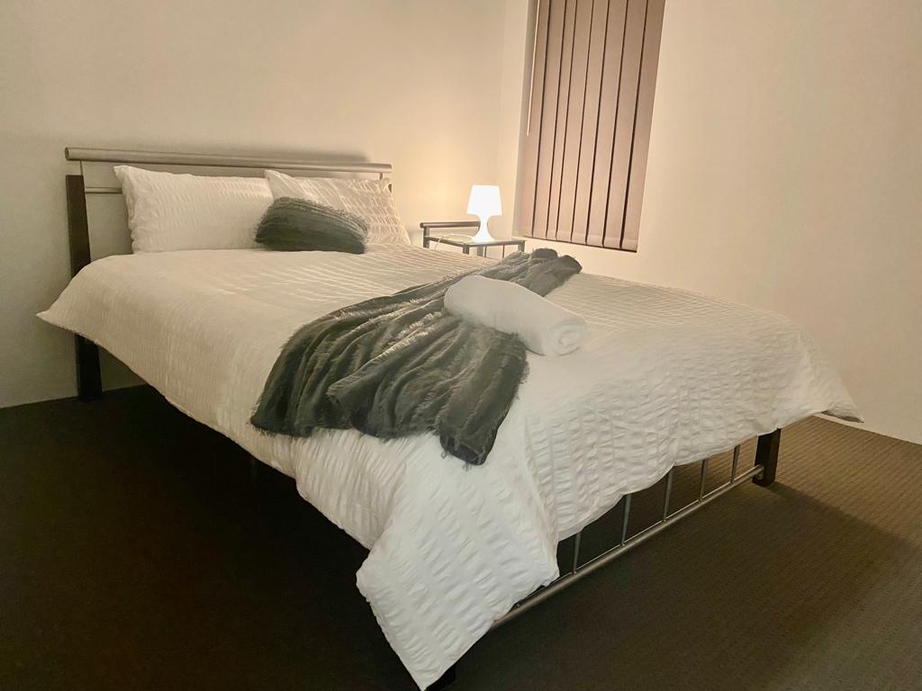 WARM AND SPACIOUS FULLY FURNISHED SIL HOME — Home image 20