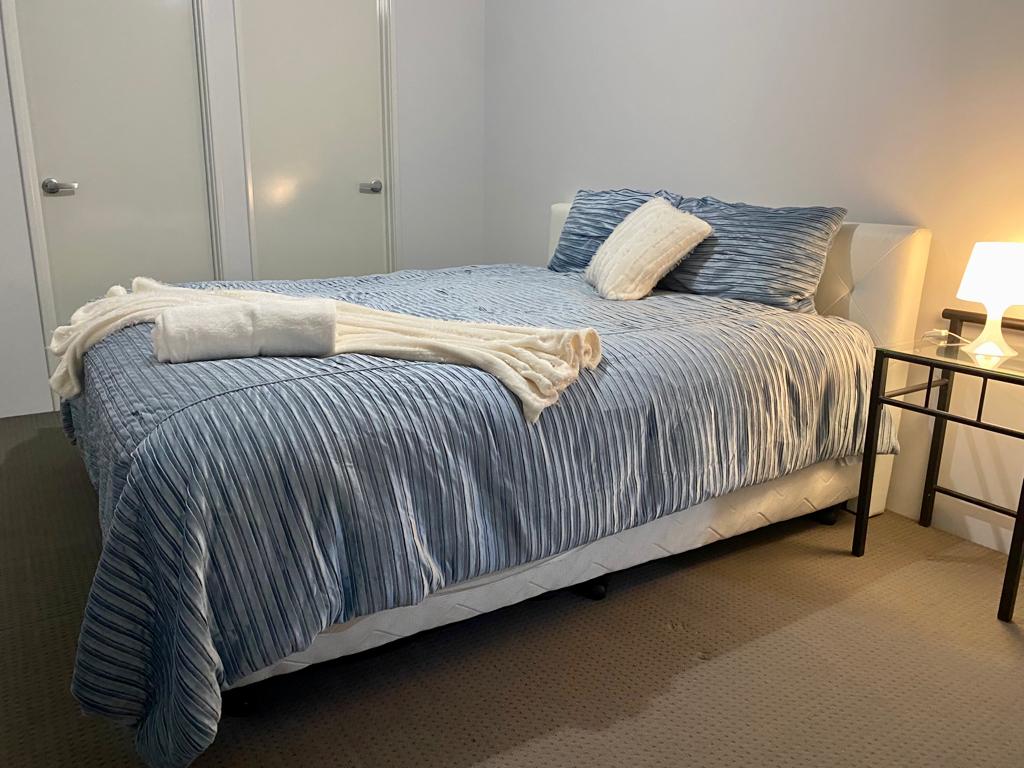 WARM AND SPACIOUS FULLY FURNISHED SIL HOME — Home image 2