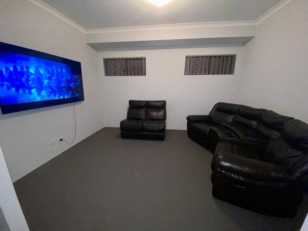 WARM AND SPACIOUS FULLY FURNISHED SIL HOME — Home image 9