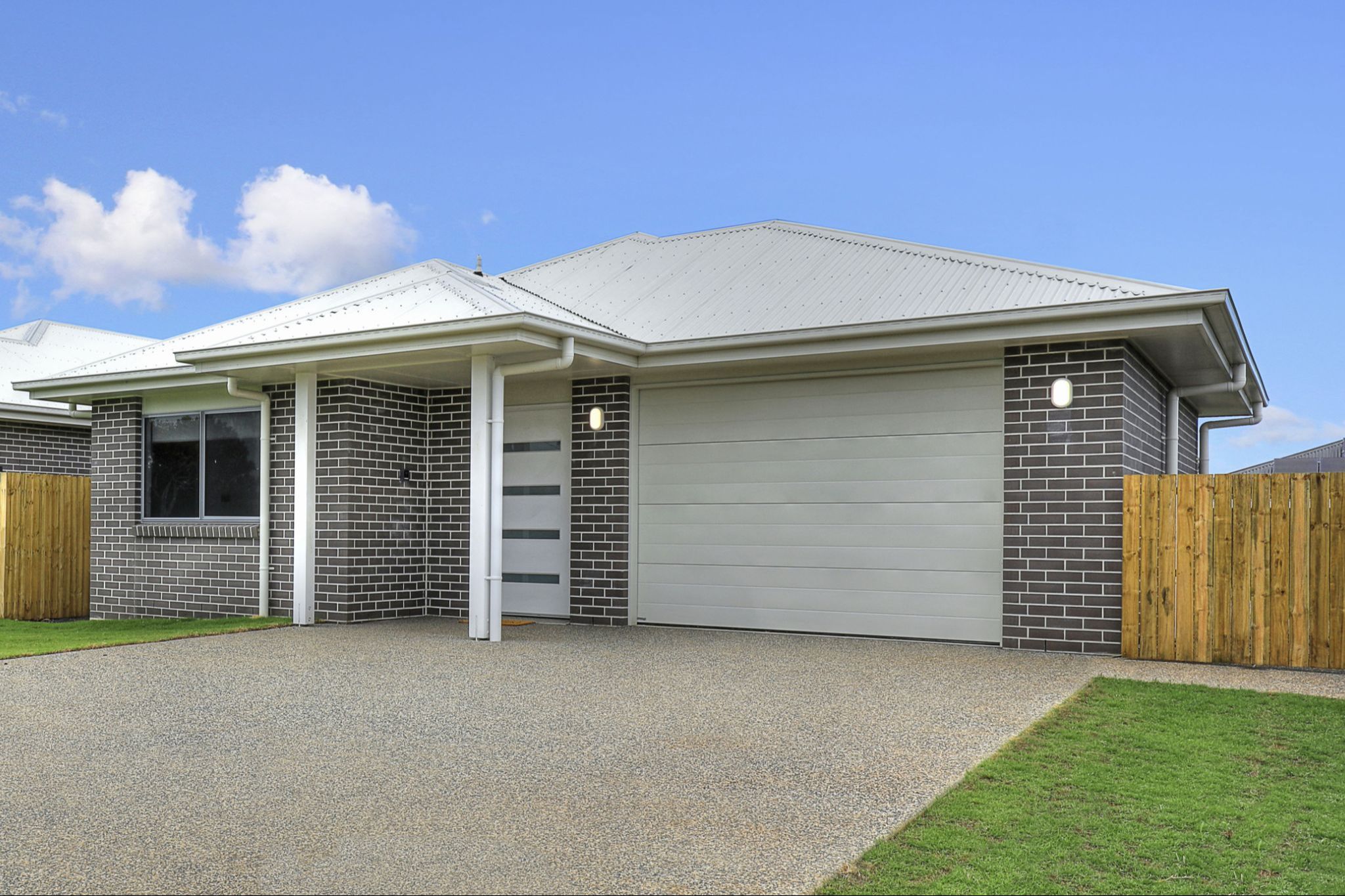 2 HPS + OOA + Media Room, Available in Avenell Heights! — Home image 2