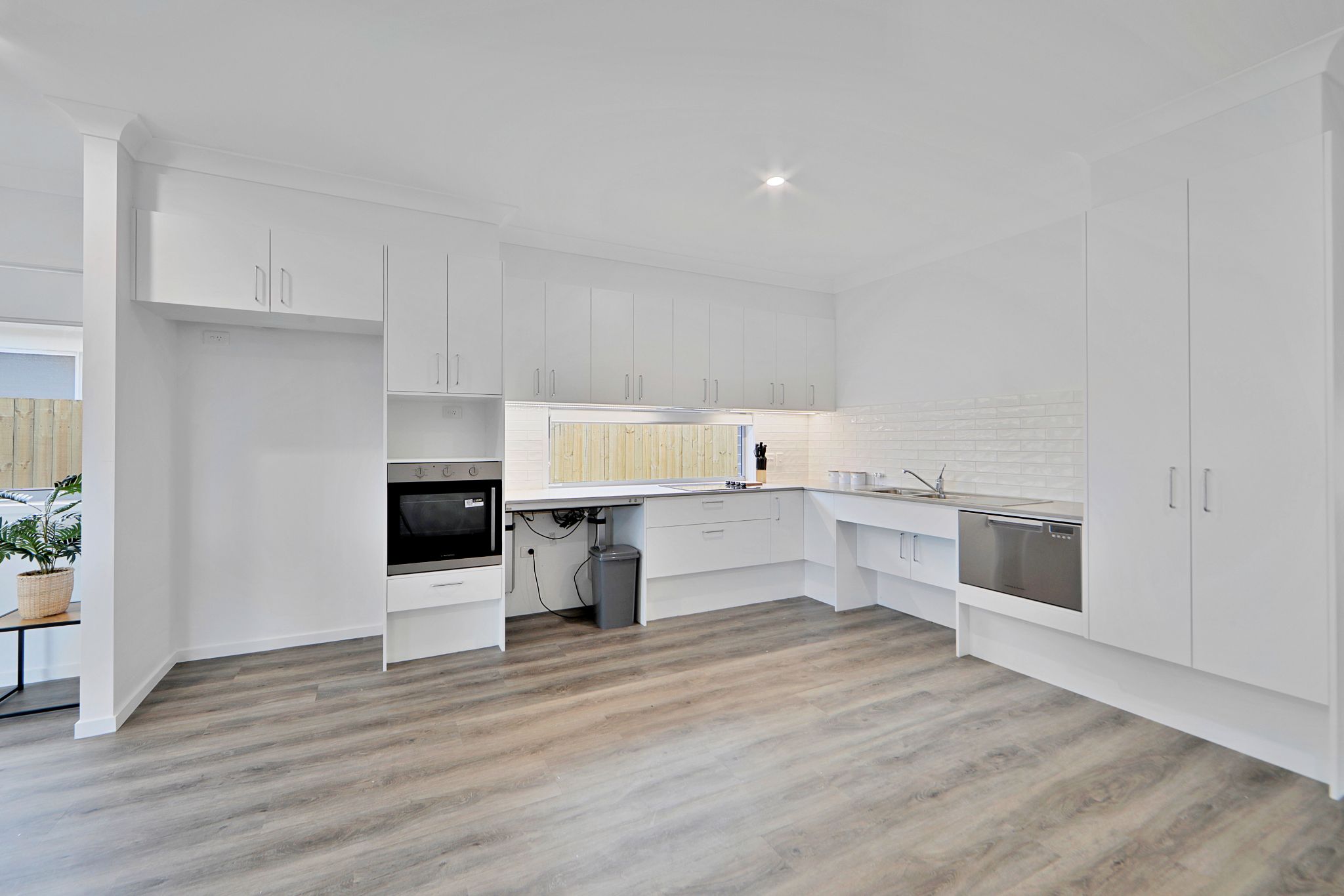 2 HPS + OOA + Media Room, Available in Avenell Heights! — Home image 5