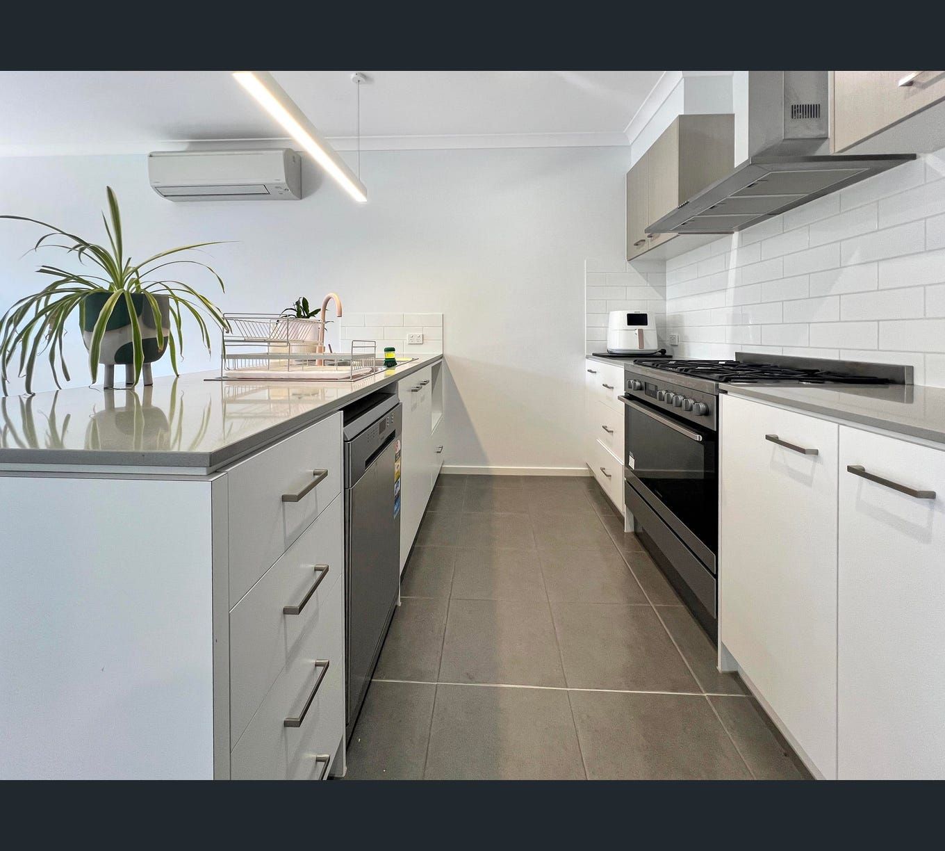 Modern SIL & ILO Home in Armstrong Creek — Home image 3