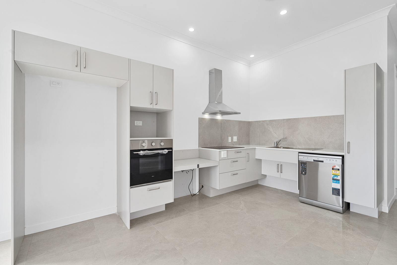 NEWTOWN QLD – ROBUST HOUSE WITH BREAKOUT ROOM — Home image 4