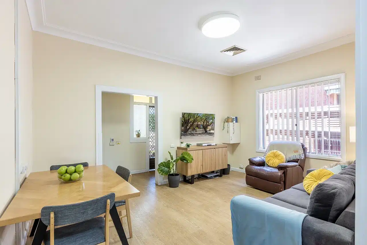 Welcoming Home in Homebush — Home image 8