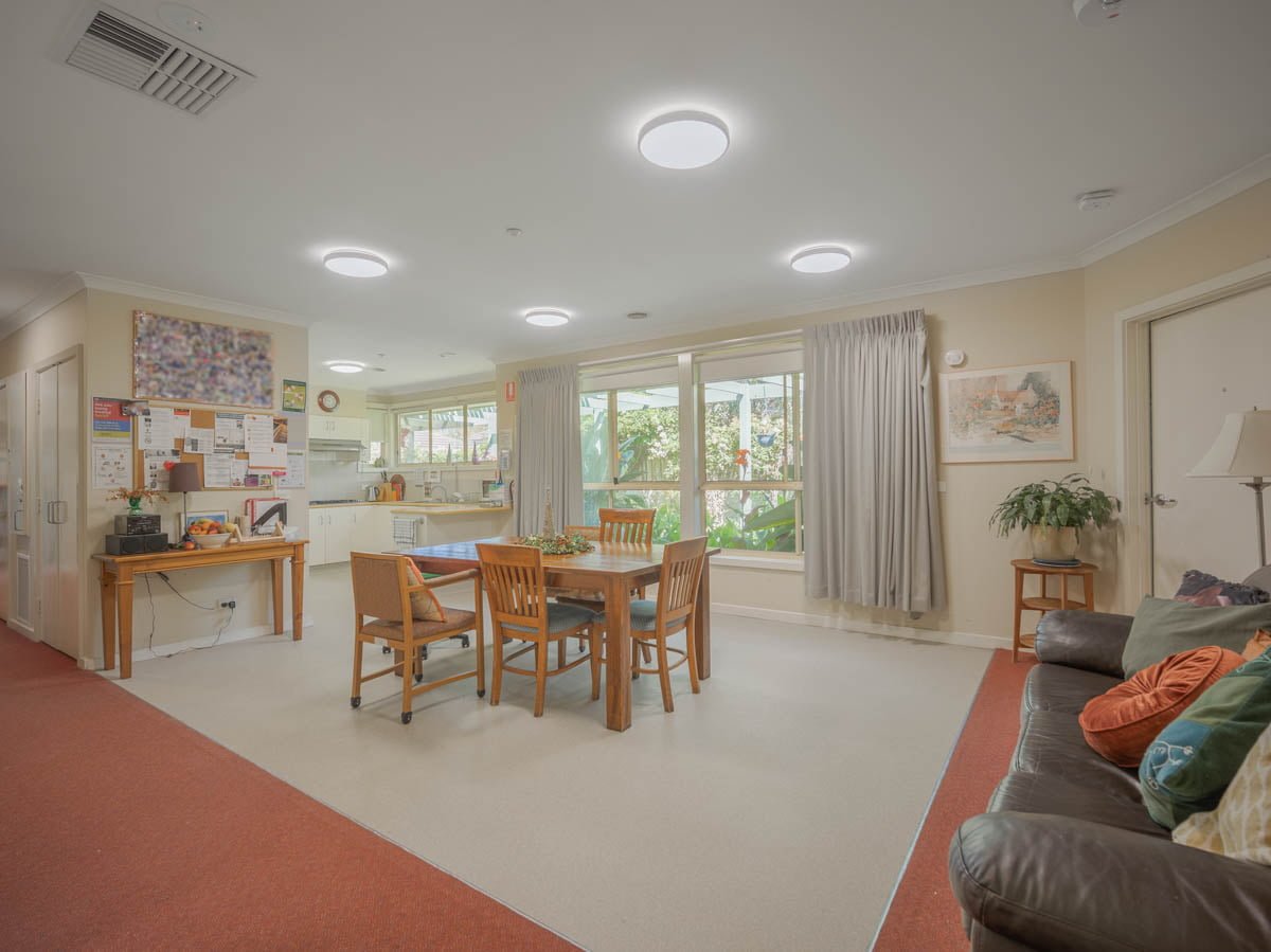 Don't miss this fun- filled living in a three-bed unit in Kingsbury. — Home image 2