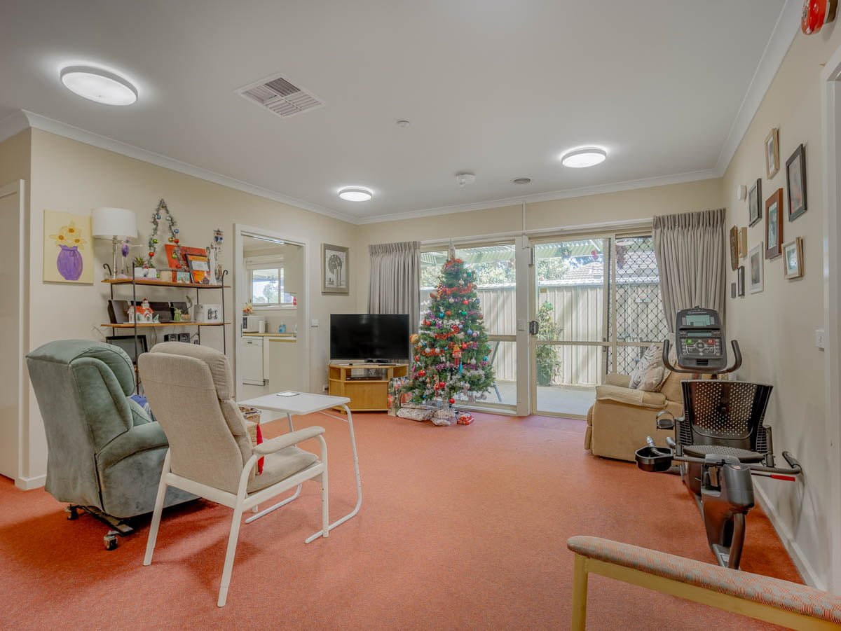 Don't miss this fun- filled living in a three-bed unit in Kingsbury. — Home image 3