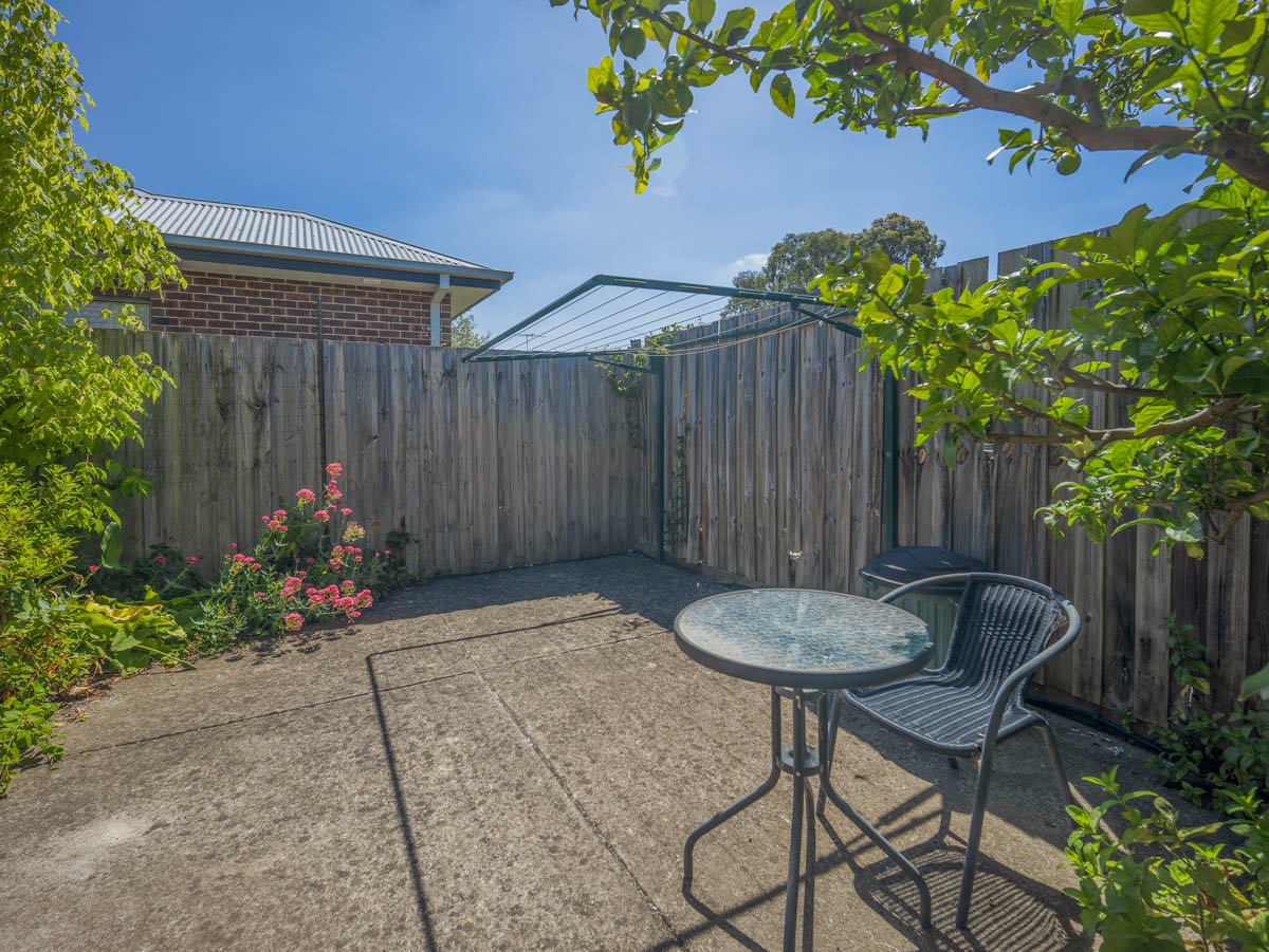 Don't miss this fun- filled living in a three-bed unit in Kingsbury. — Home image 9