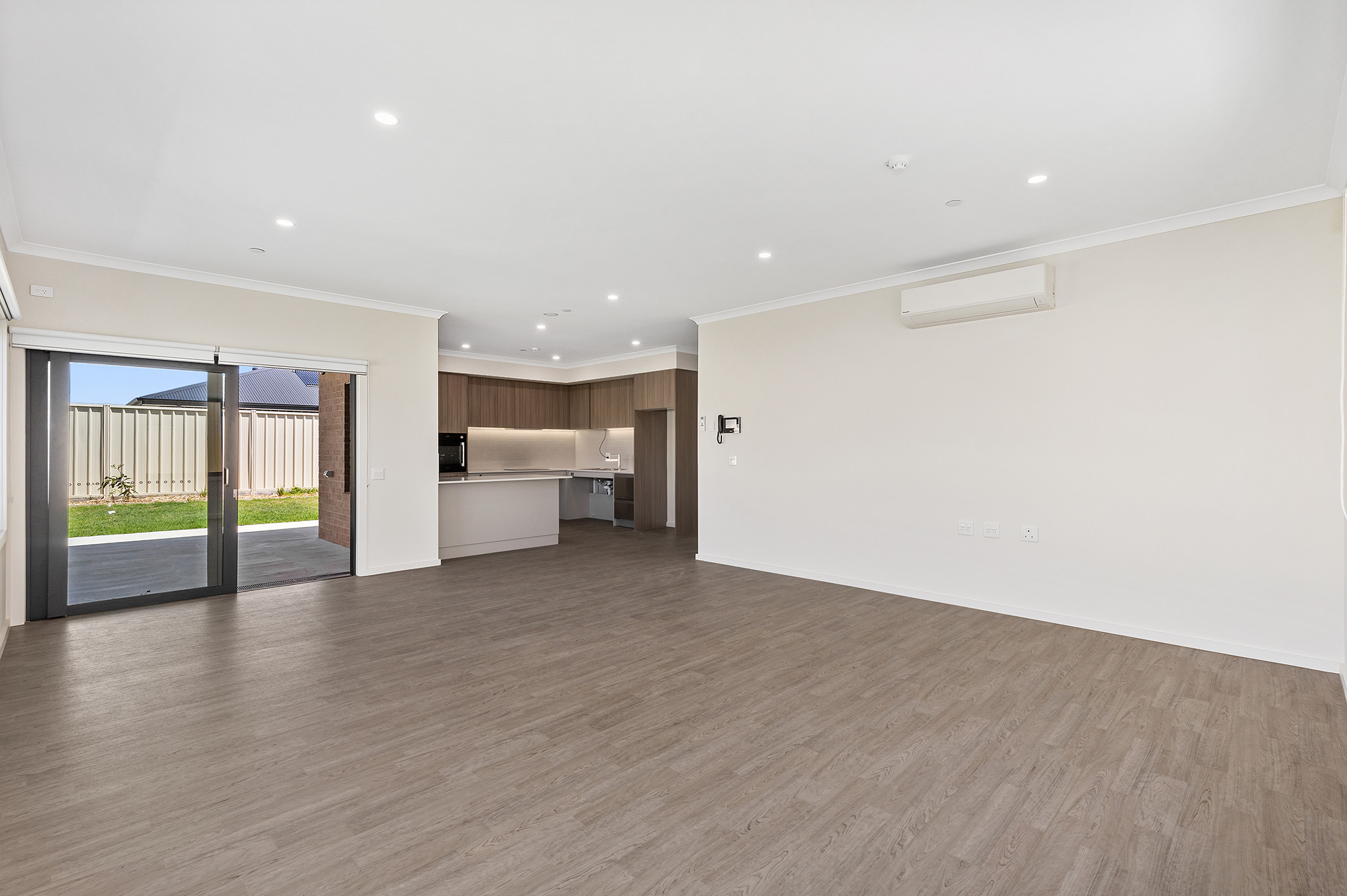 Modern SDA in beautiful Sunbury — Home image 15