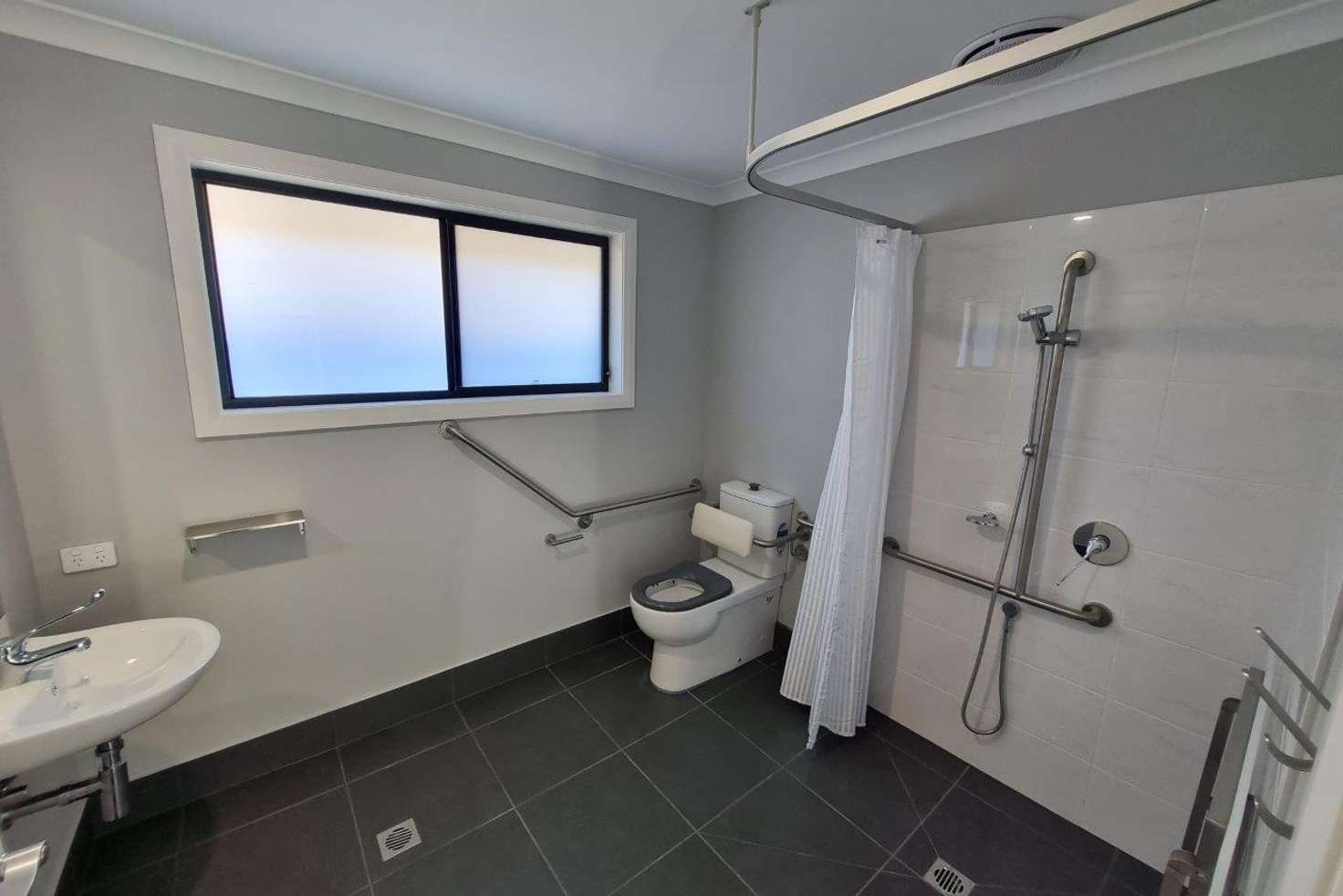Wheelchair and limited mobility accessible home. Brand new 3 bedroom unit. — Home image 4