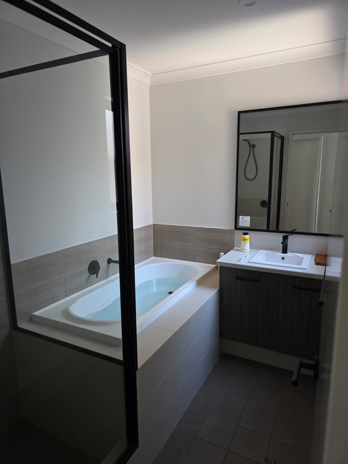 MODERN SIL HOME — Home image 3
