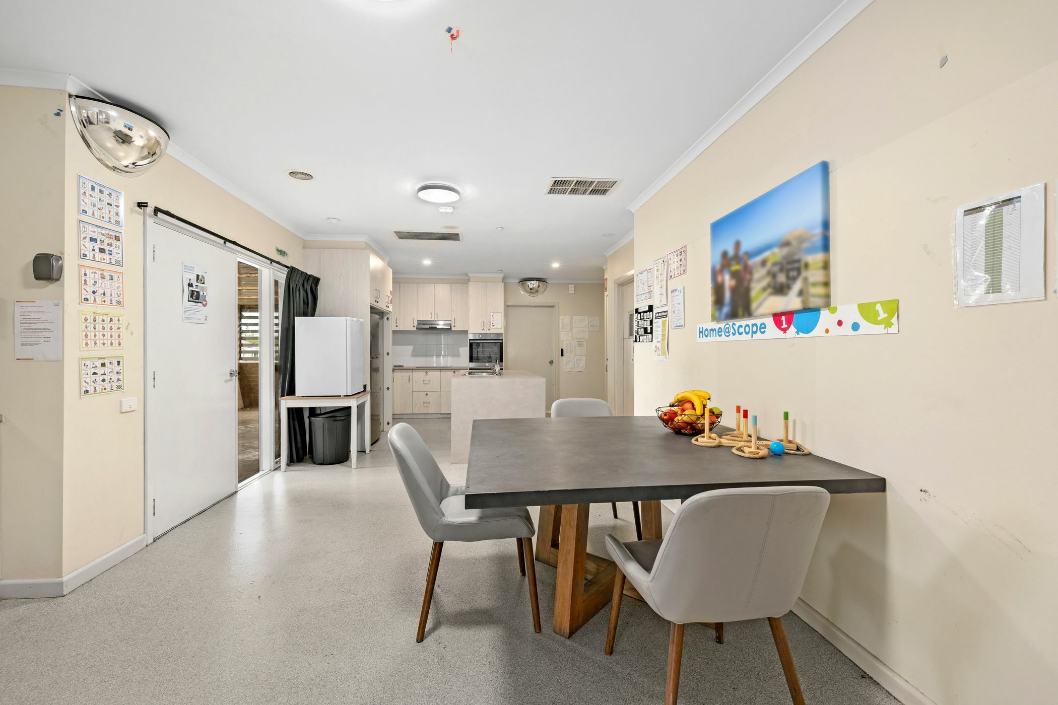Just minutes to the beach and all the benefits of a Mentone lifestyle — Home image 3