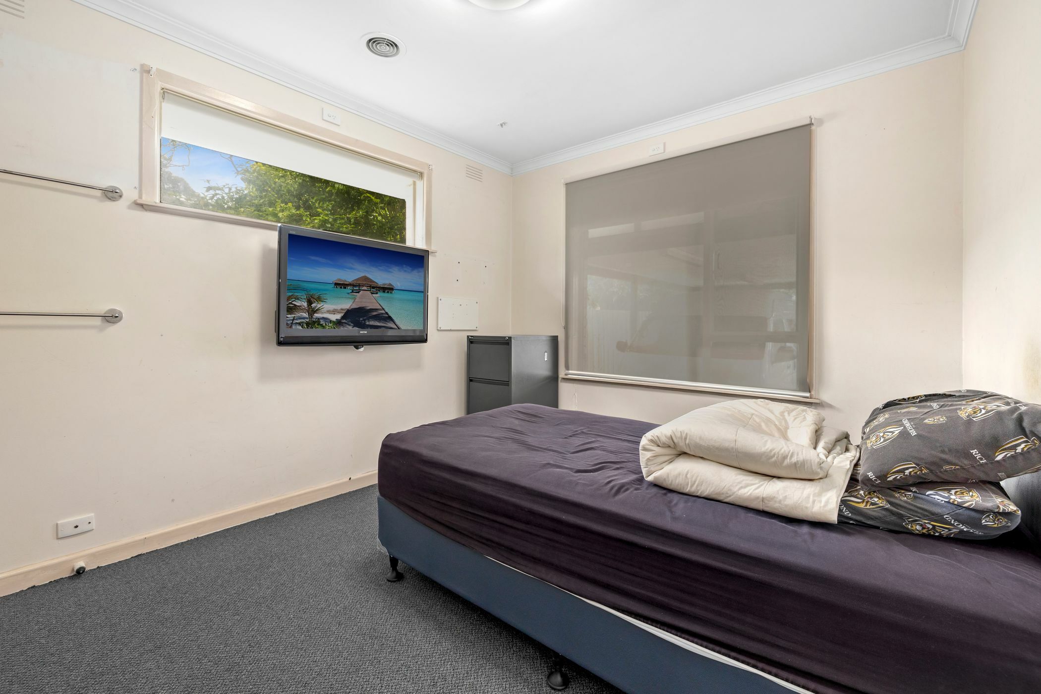Just minutes to the beach and all the benefits of a Mentone lifestyle — Home image 5