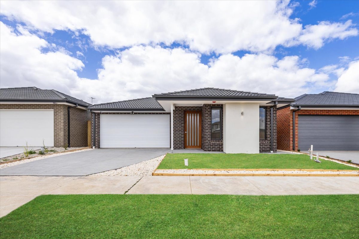 Accessible 2-Bed HPS Home at Clipstone Crescent, Fraser Rise — Home image 3