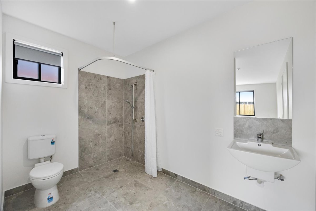 Accessible 2-Bed HPS Home at Clipstone Crescent, Fraser Rise — Home image 4