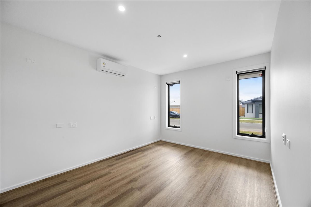 Accessible 2-Bed HPS Home at Clipstone Crescent, Fraser Rise — Home image 6