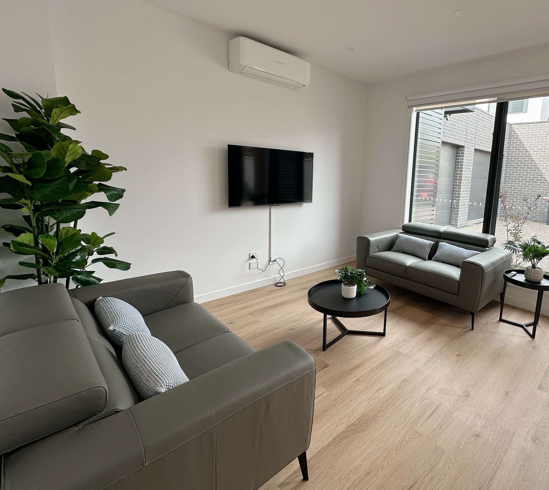 Brand New SIL - Redwood Unit 2 — Home image 3