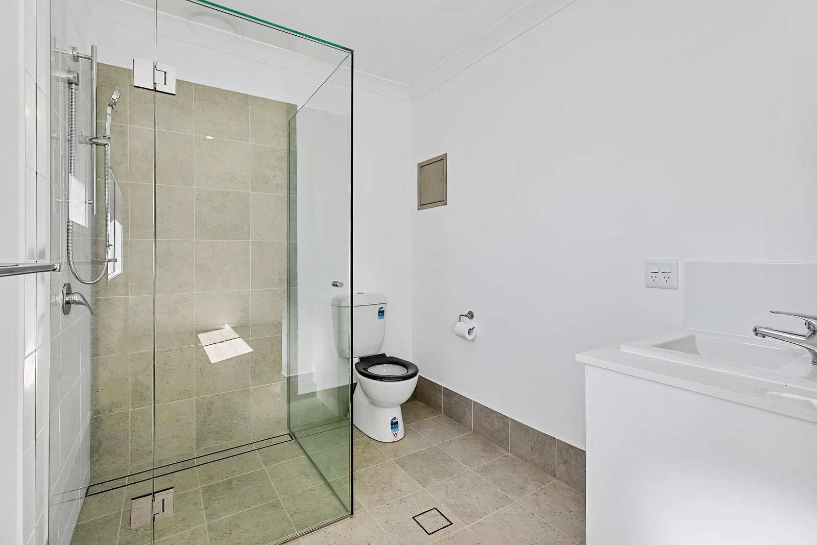 3 SDA + OOA available in Torquay — Home image 2