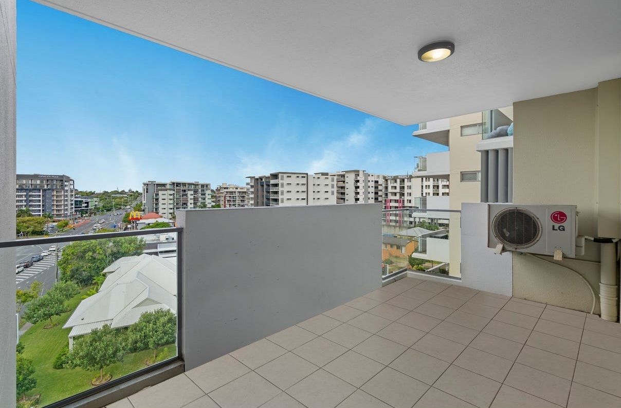 SIL Home in Chermside — Home image 9