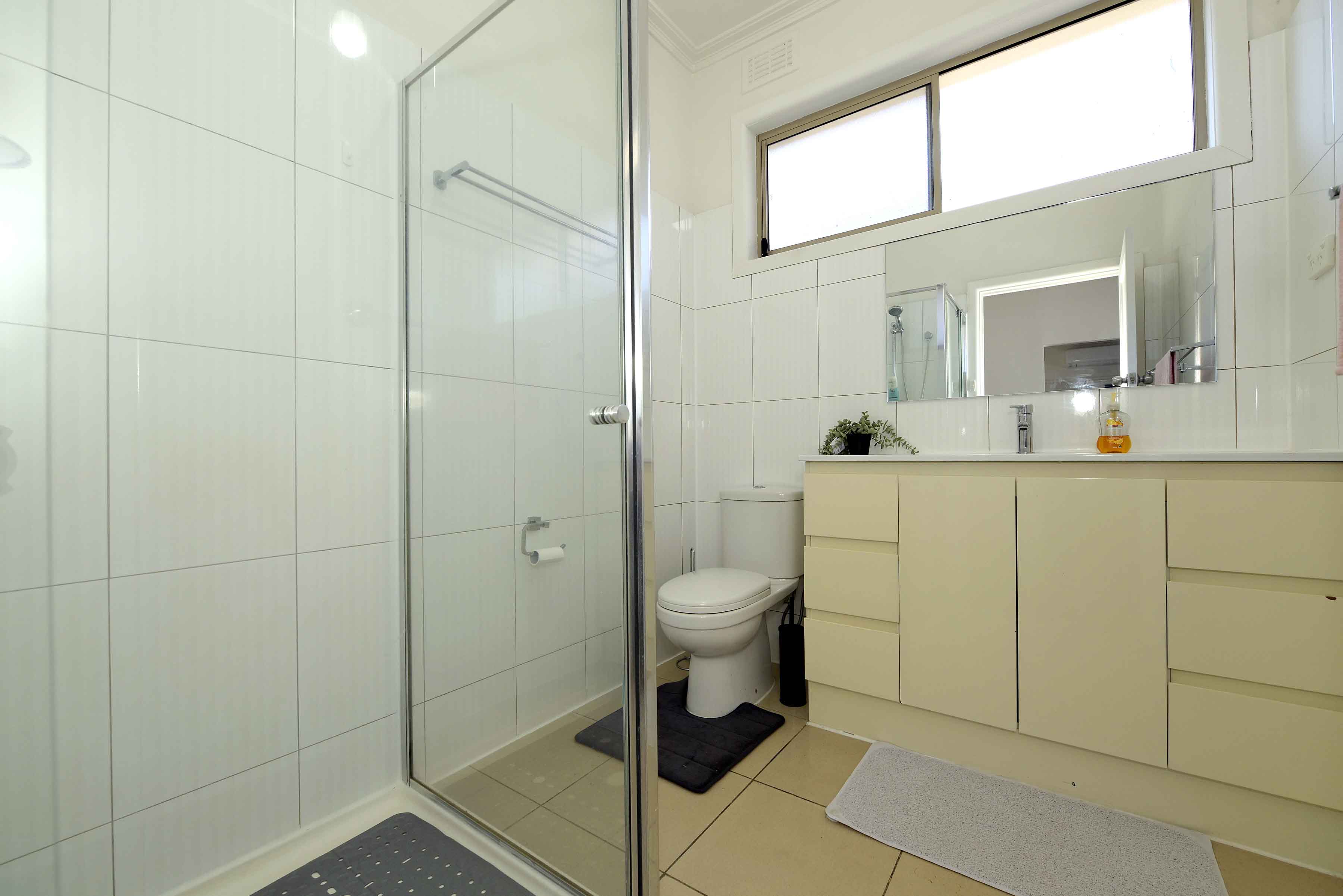 Modern Comfort, Prime Location! — Home image 12