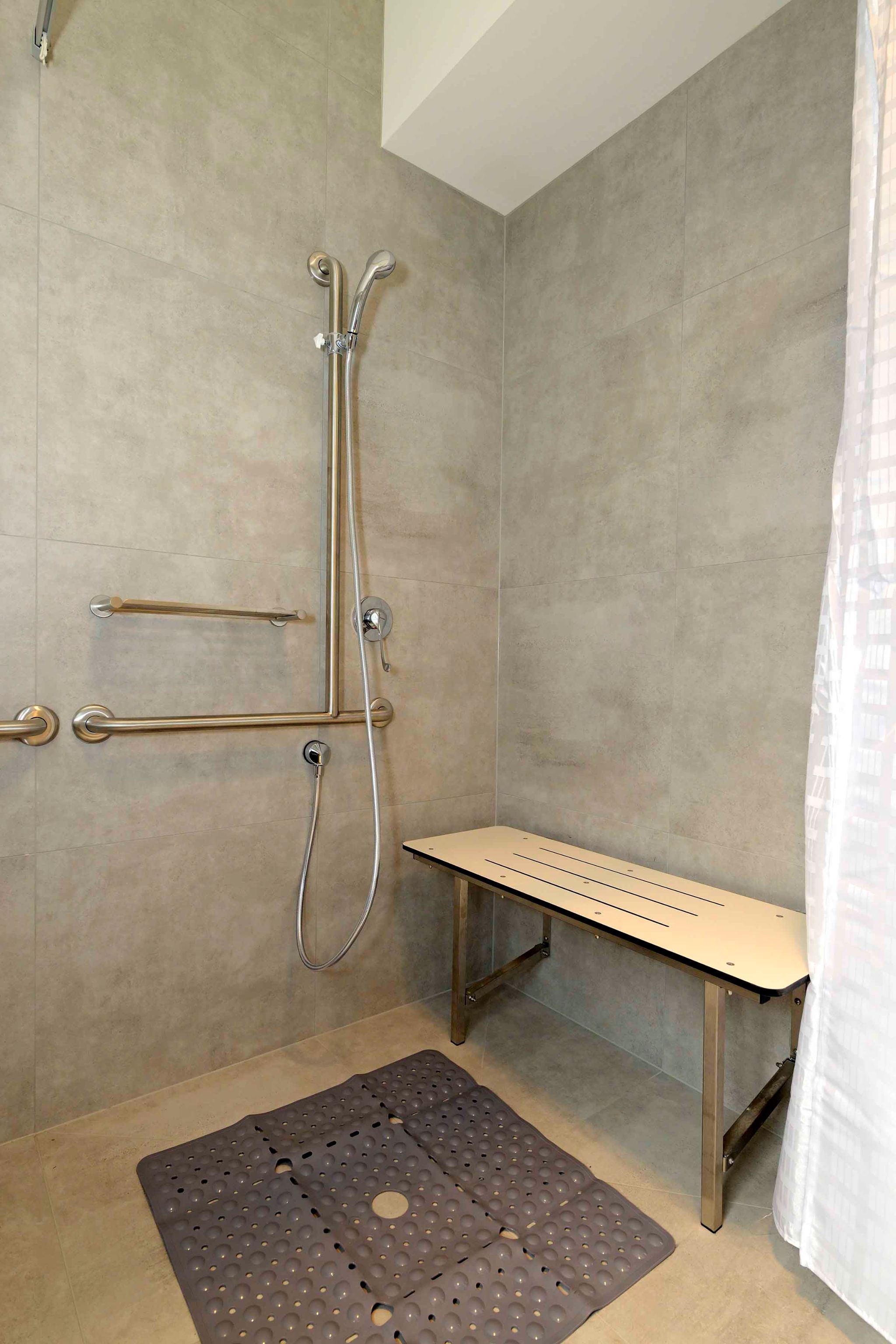 Modern Comfort, Prime Location! — Home image 16