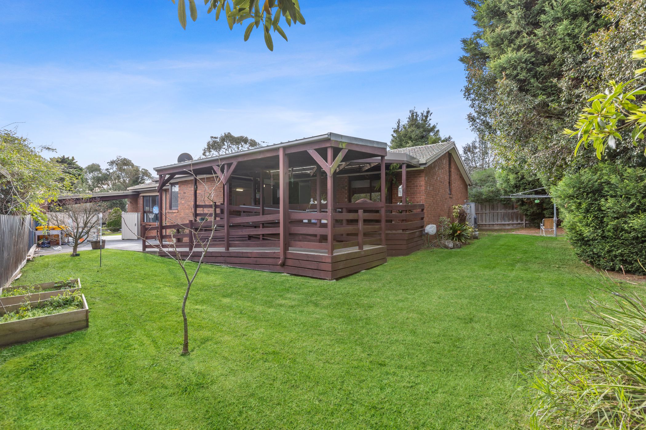 Welcoming home conveniently located Wantirna South — Home image 3
