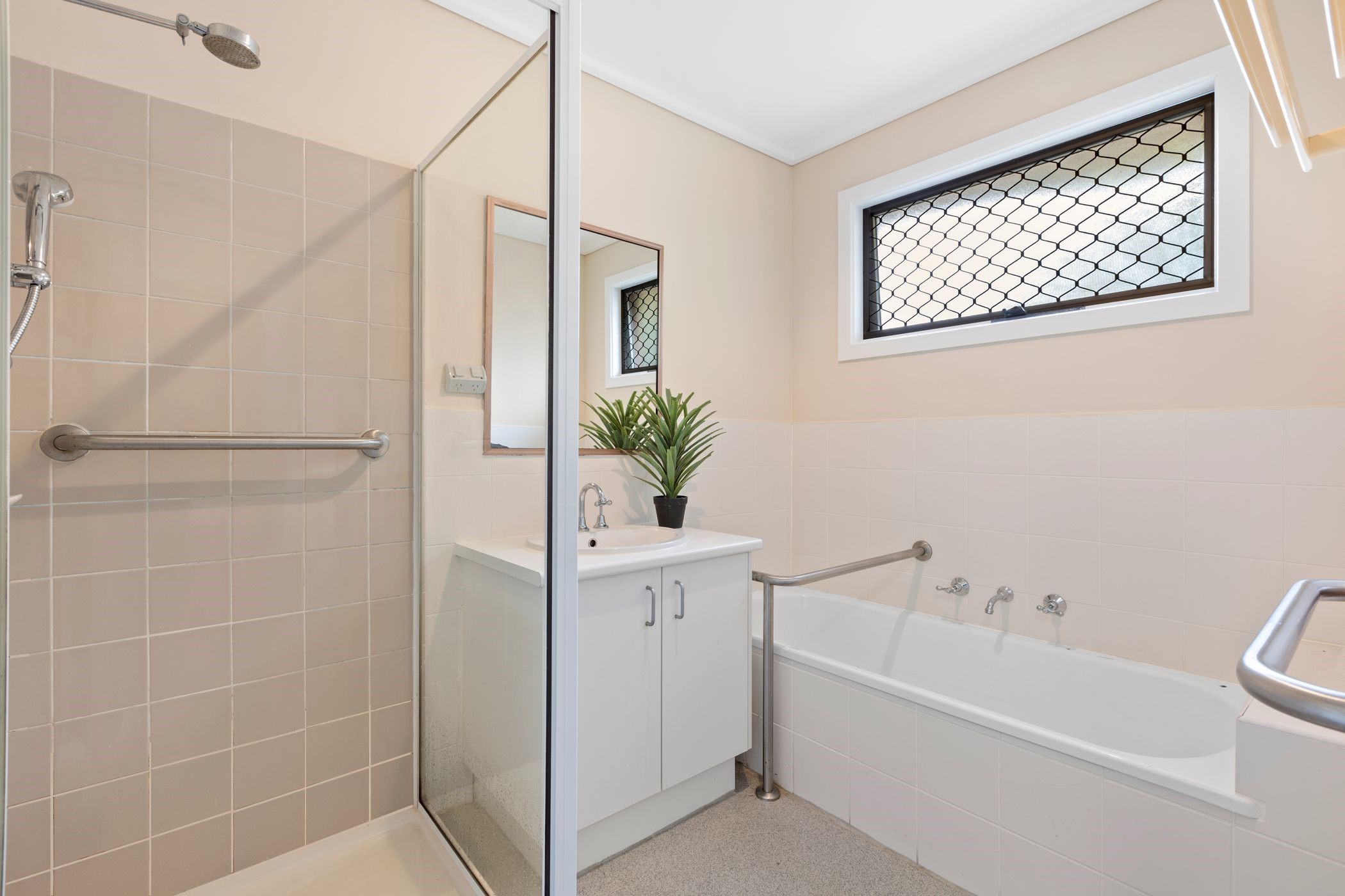 Welcoming home conveniently located Wantirna South — Home image 4