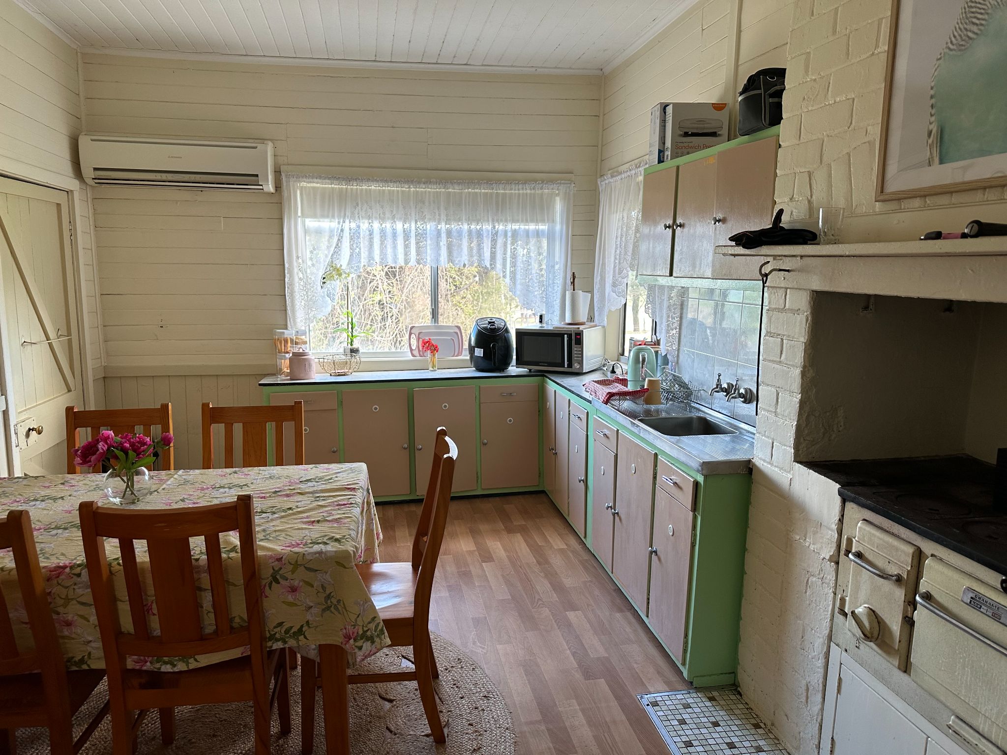 Singleton Farmhouse — Home image 4