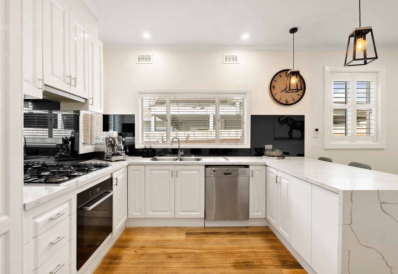 Prime Location SIL Home in Malvern - MTA Available! — Home image 6