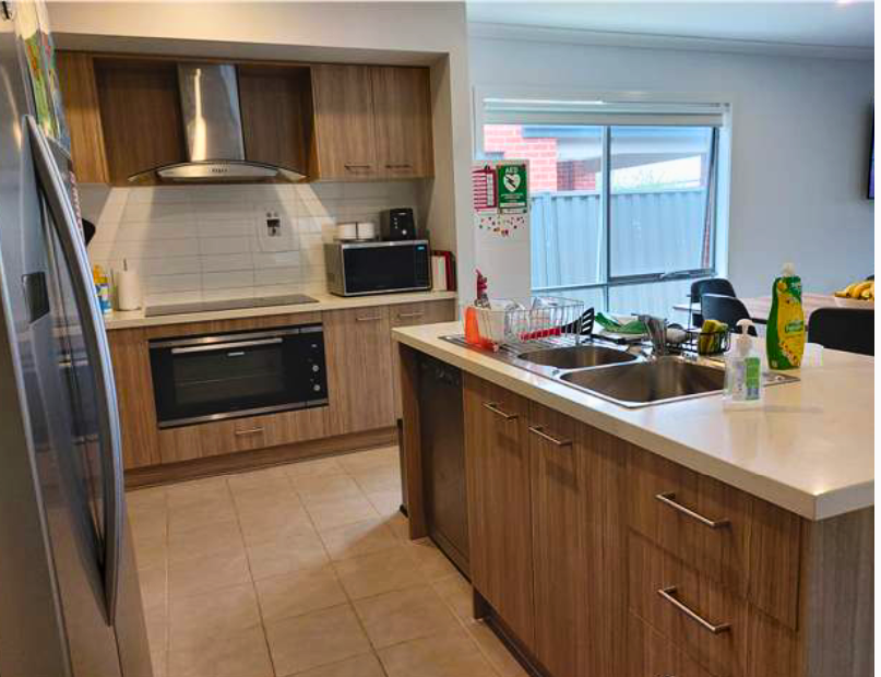 CLIFTON IL (Male Only) - Tarneit, Vic — Home image 2