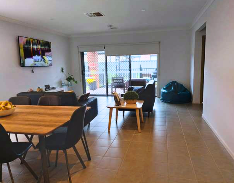 CLIFTON IL (Male Only) - Tarneit, Vic — Home image 5