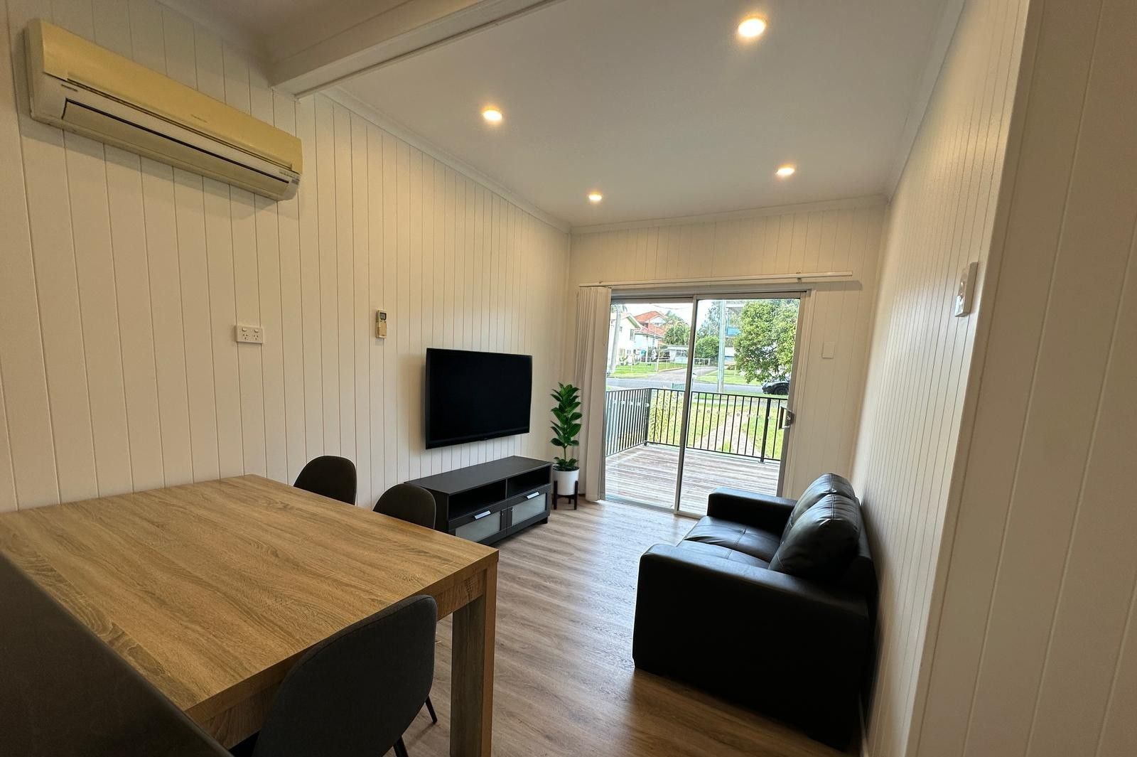 4 Bedrooms + separate living areas + OOA — Home image 2