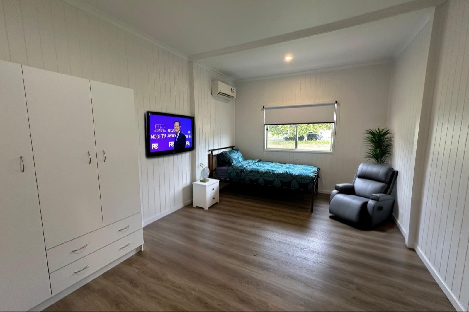 4 Bedrooms + separate living areas + OOA — Home image 4