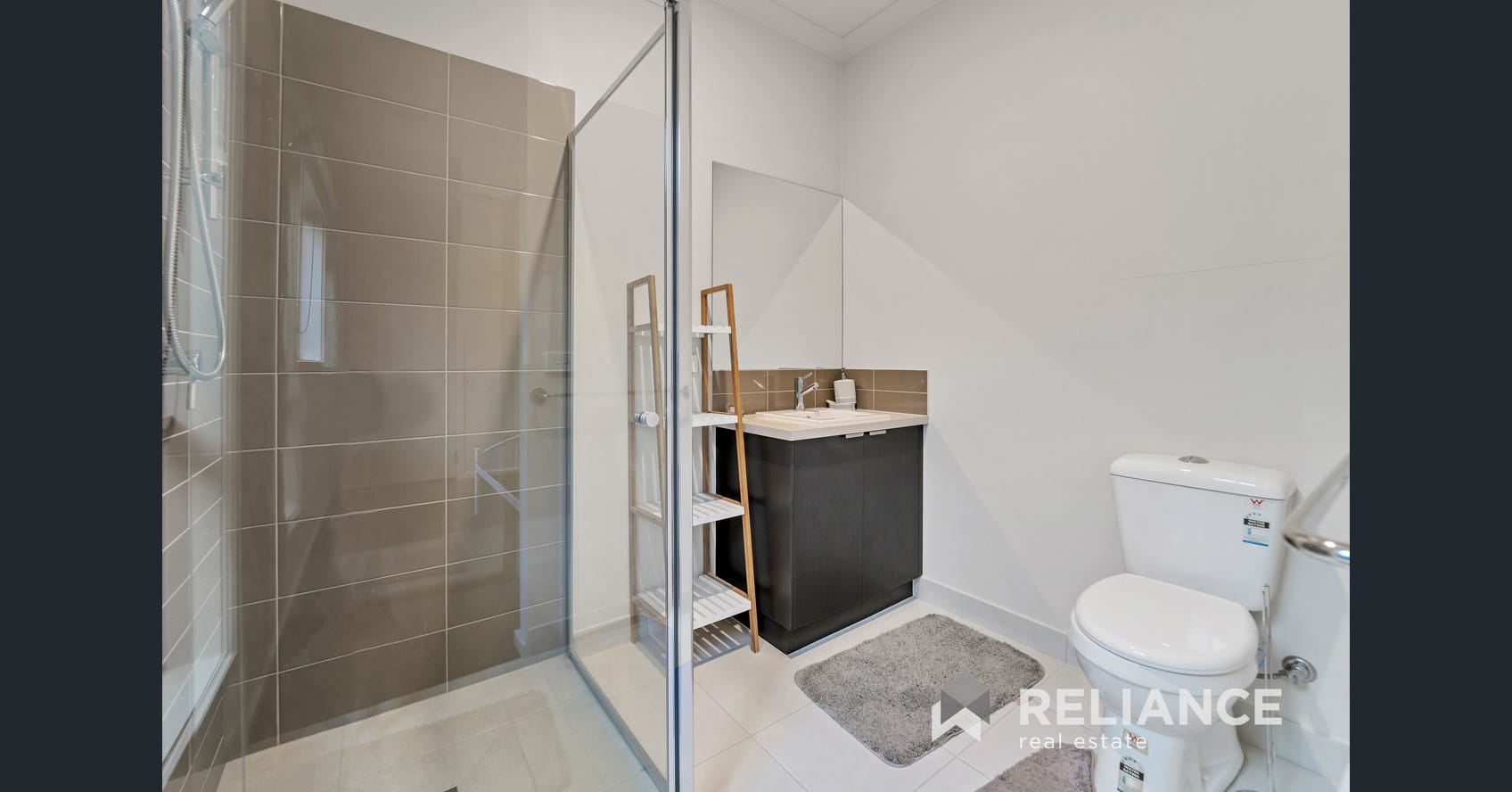 LOVELY FAMILY HOUSE - 42 Clovelly Circuit, Truganina 3029 — Home image 6