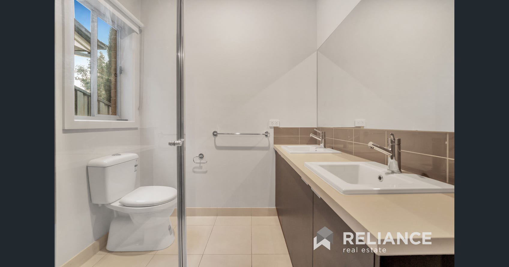 LOVELY FAMILY HOUSE - 42 Clovelly Circuit, Truganina 3029 — Home image 2