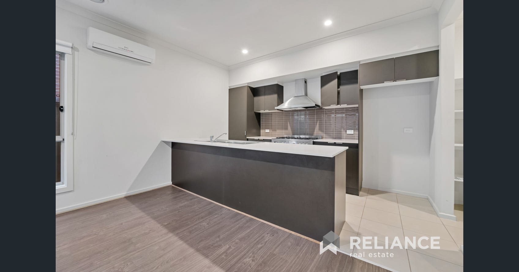 LOVELY FAMILY HOUSE - 42 Clovelly Circuit, Truganina 3029 — Home image 3