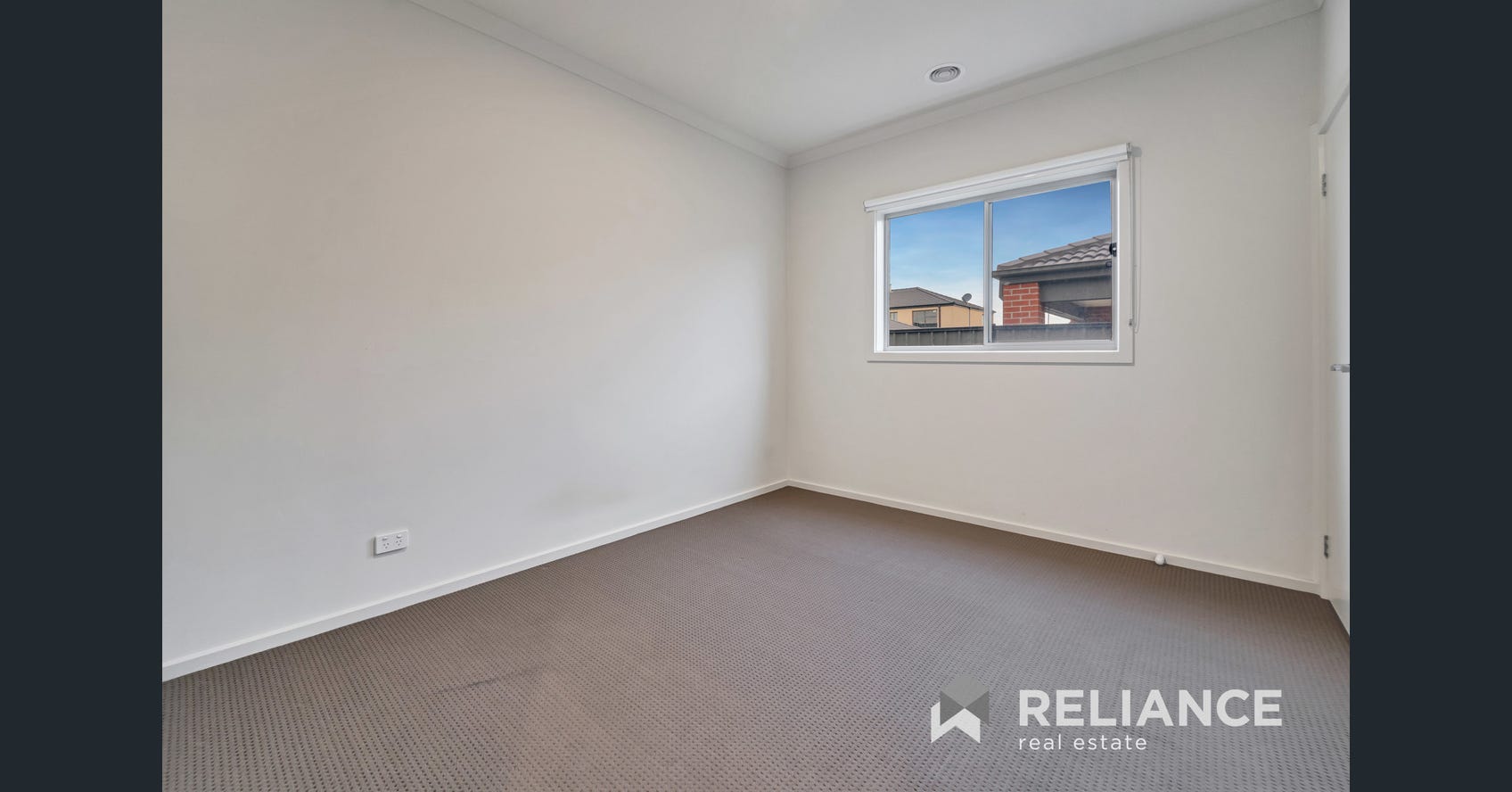 LOVELY FAMILY HOUSE - 42 Clovelly Circuit, Truganina 3029 — Home image 7