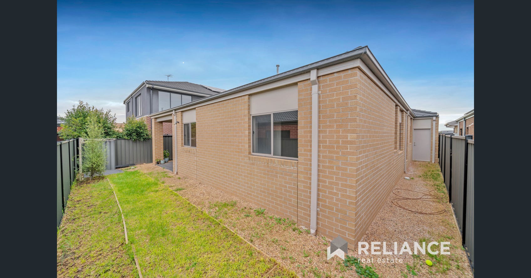 LOVELY FAMILY HOUSE - 42 Clovelly Circuit, Truganina 3029 — Home image 8