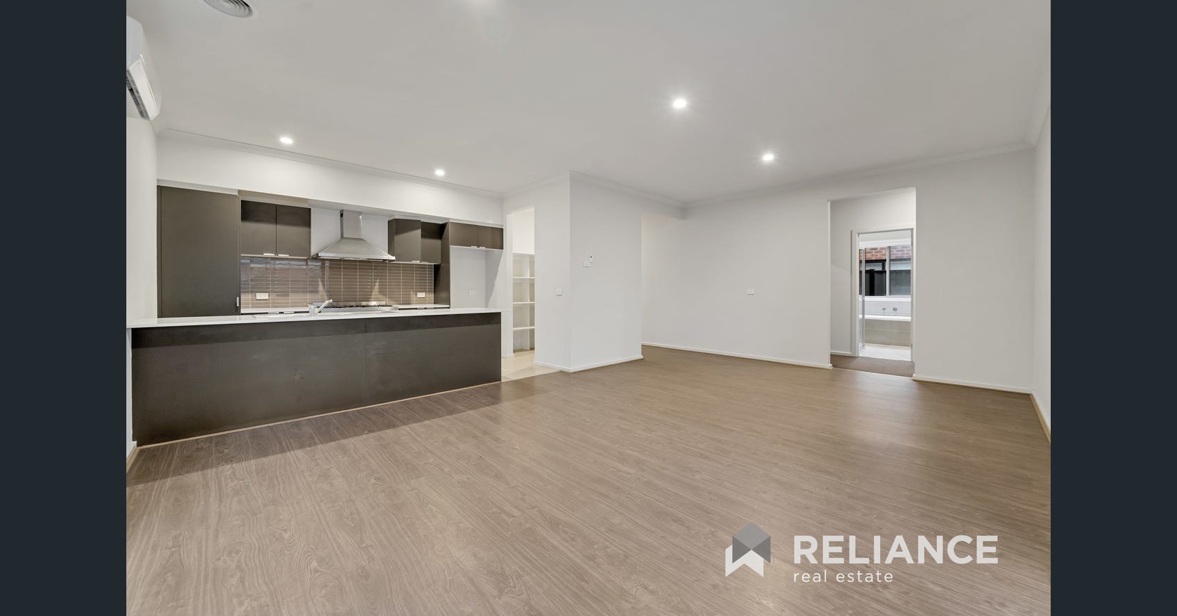 LOVELY FAMILY HOUSE - 42 Clovelly Circuit, Truganina 3029 — Home image 10