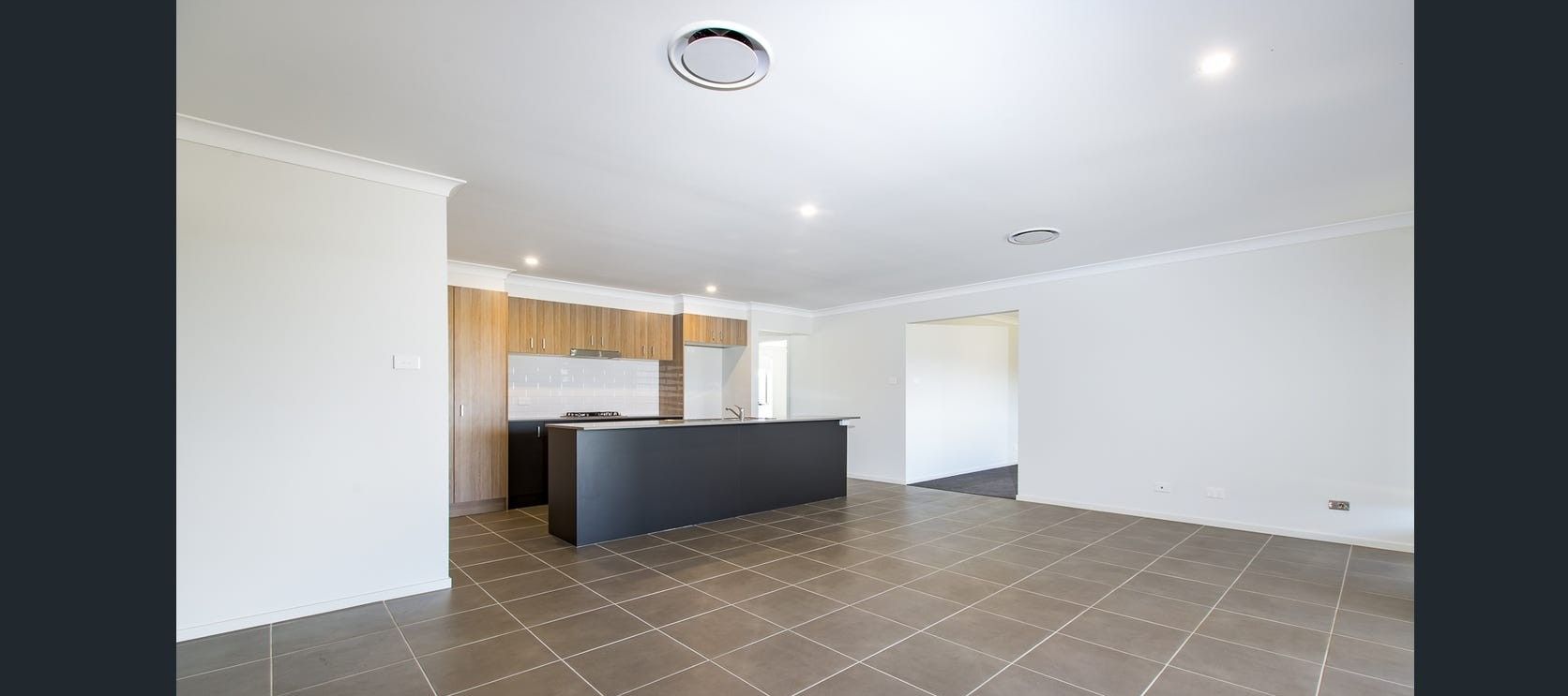 Modern SIL Home located in quiet estate in Farley — Home image 2